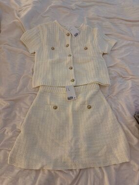 H&M Cream Short Sleeve Knit Button-Up Top